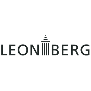 Ein schwarzer Leonberg Schriftzug in Großbuchstaben, der mittig durch ein Gebäude unterbrochen wird.