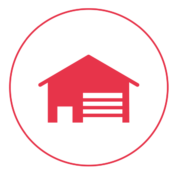 Ein rotes Icon mit einem schmalen Außenkreis, in dem ein Haus mit Jalousien abgebildet ist.